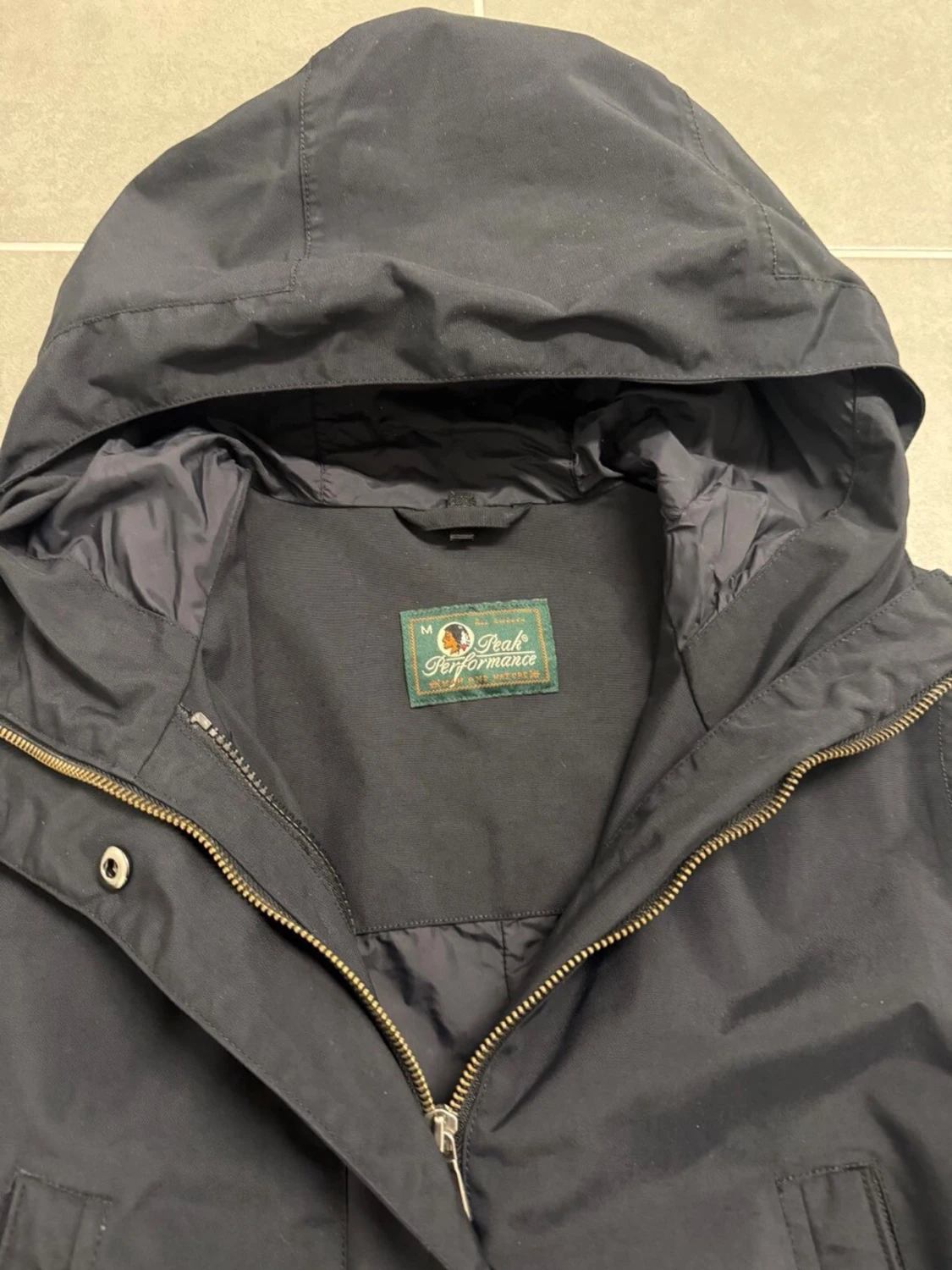 Svart vindjacka från Peak Performance  - 2