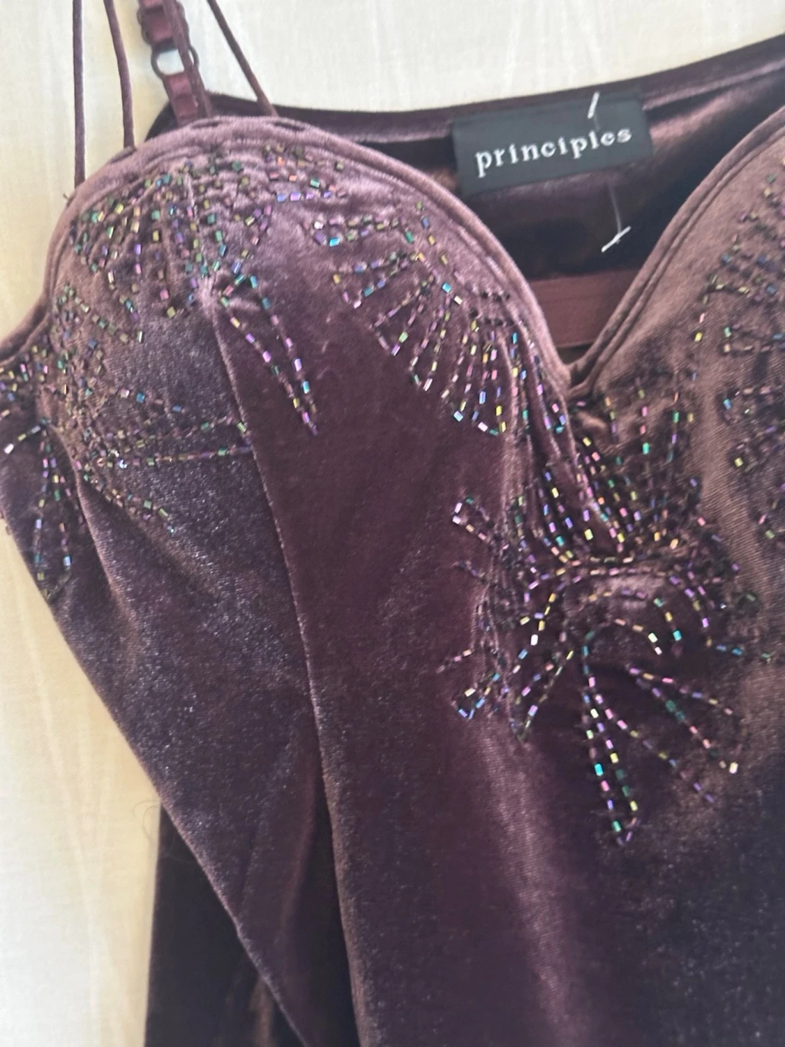 Mörklila sammetslinnetopp med pärlor - 2