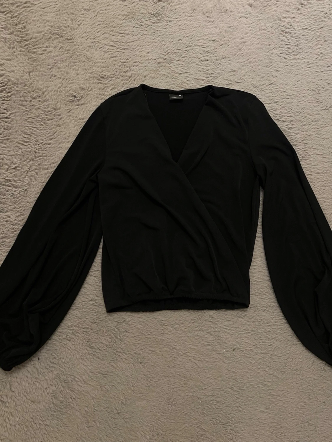 Svart omlottblus från Gina Tricot Stockholmsstil 