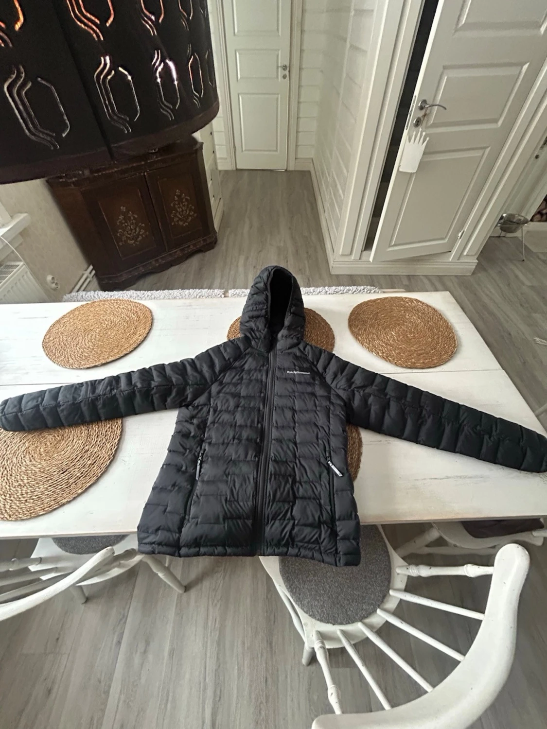 Svart dunjacka Peak Performance - 1