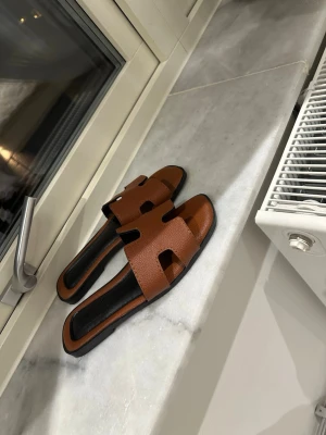 Tofflor - Bruna tofflor storlek 40..