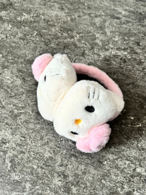 Hello kitty öronpuffar - Endast testade inomhus!