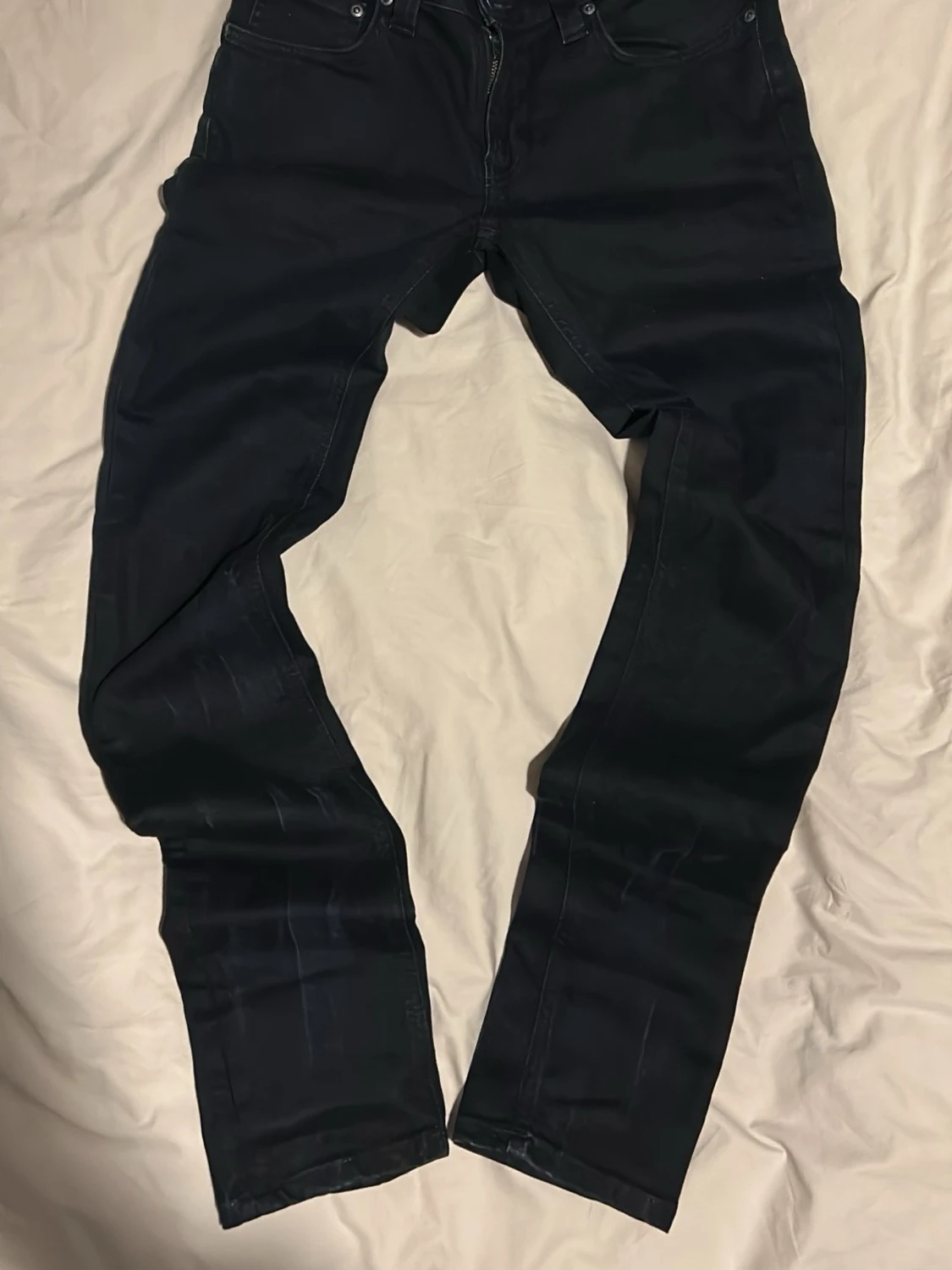 Svarta raka jeans