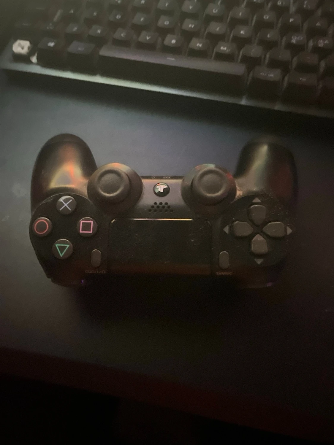 Svart PlayStation 4 DualShock kontroll - 1