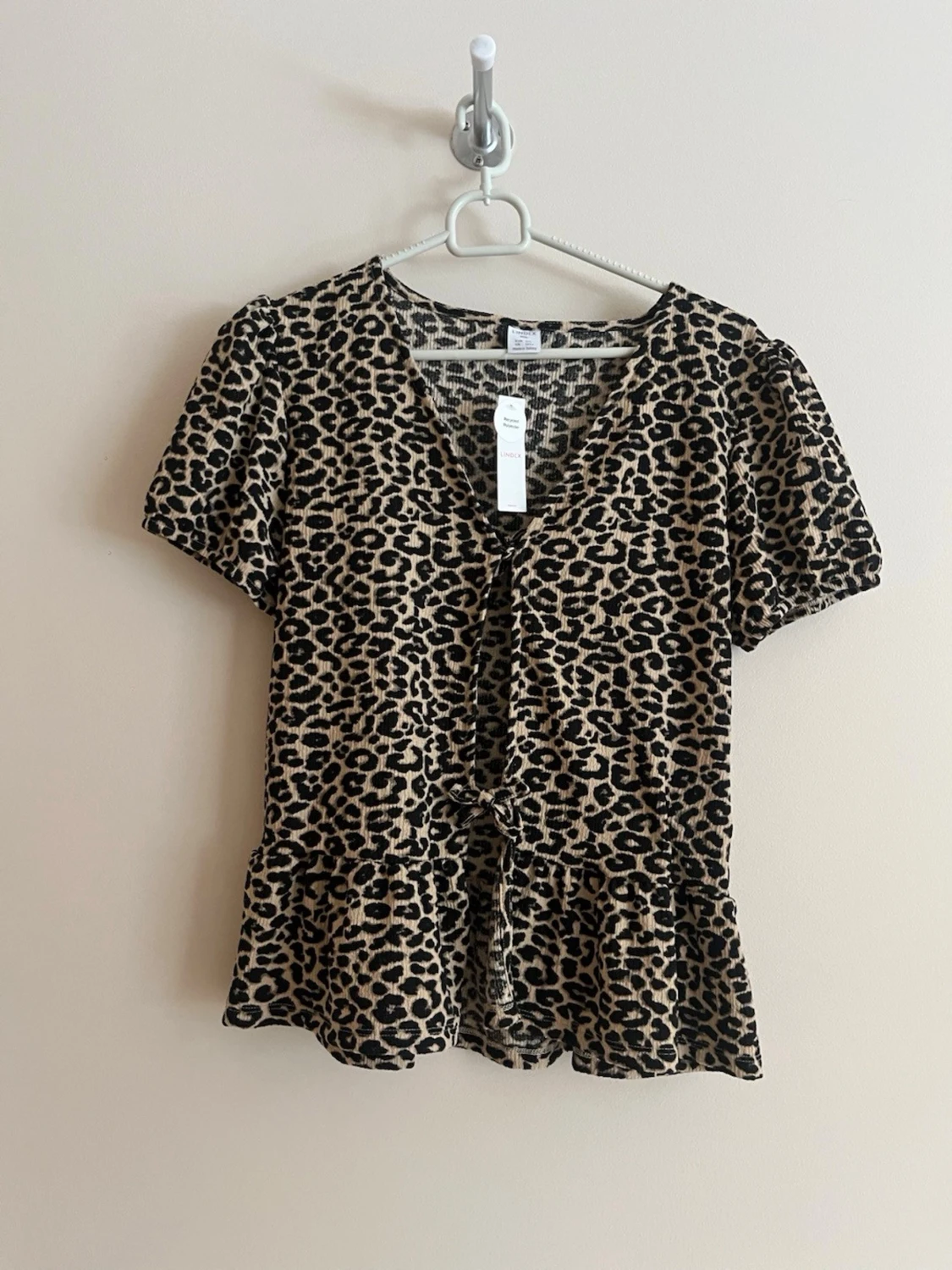 Leopardmönstrad blus med volang