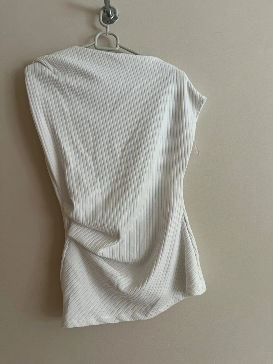 Vit ribbad topp från Zara