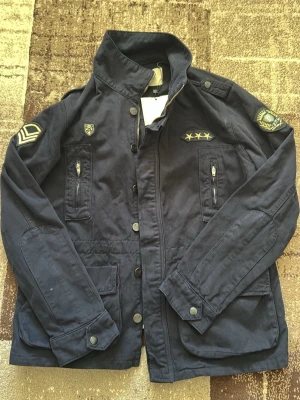 Atelier boheme Fieldjacka - Skick 10/10, storlek S men passar mer xs. Sköna tryck, Endast 599, tags ingår. 