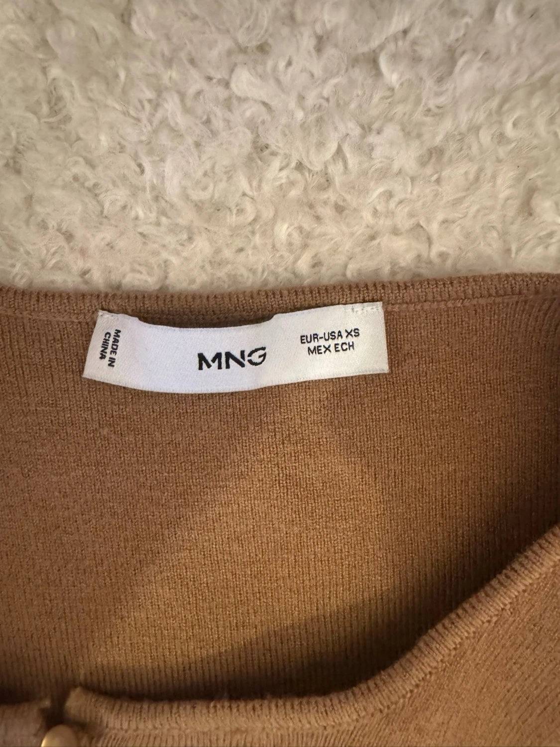 Beige ärmlös topp med knappar - 2