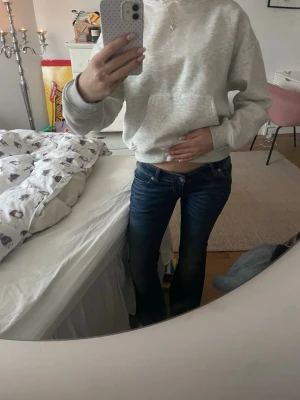 Mörkblå raka jeans - Säljer ett par mörkblå jeans från lager 157 i storlek S short 