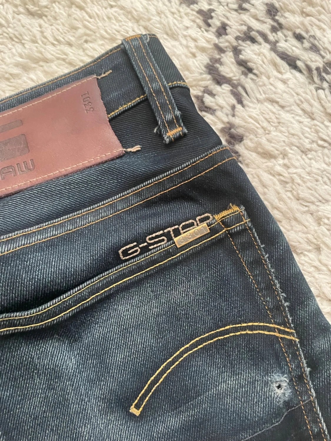 Mörkblå jeans med raka ben - 4