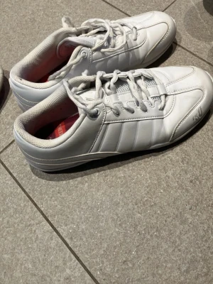 Cheerleadingskor Varsity 38 - Varsity Cheerleadingskor - sparsamt använda