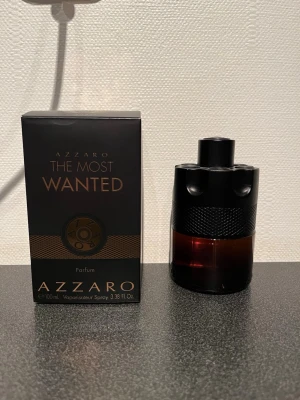 Azzaro The Most Wanted Parfum 100ml - Azzaro The Most Wanted Parfum i 100ml, använd ett fåtal gånger! så i princip helt full. Priset är inte hugget i sten.