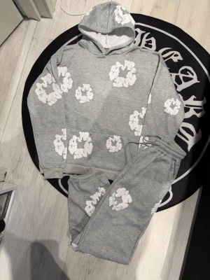 Denim Tears gray tracksuit - Size S. true to size, very comfy and fits nice. Questions DM