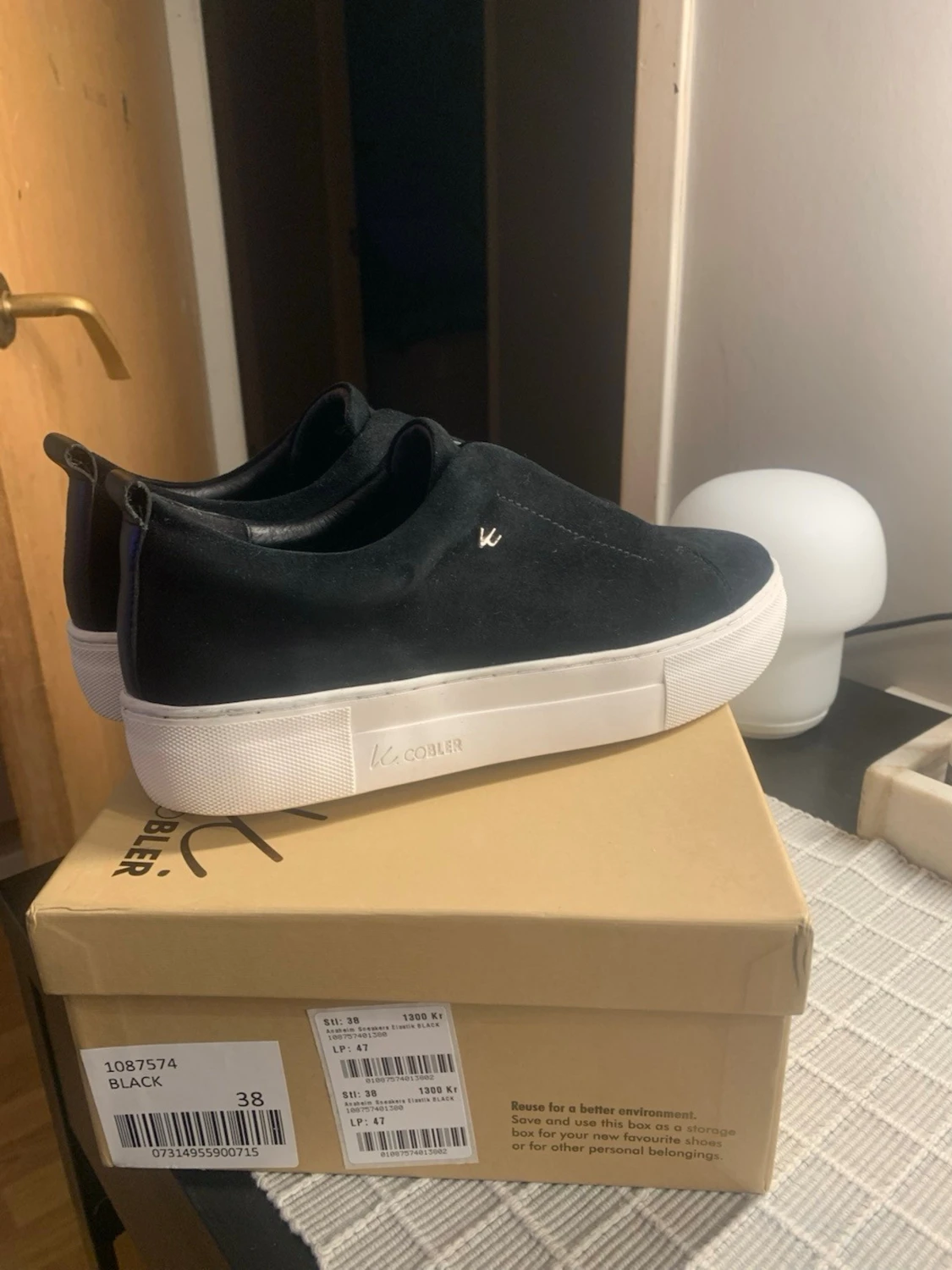 Svarta sneakers från K. Cobler - 2