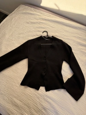 V ringad stickad - Aldrig använd❤️