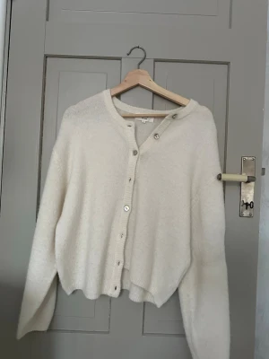 Stickad kofta - Kofta från Gina aldrig använd💖💖