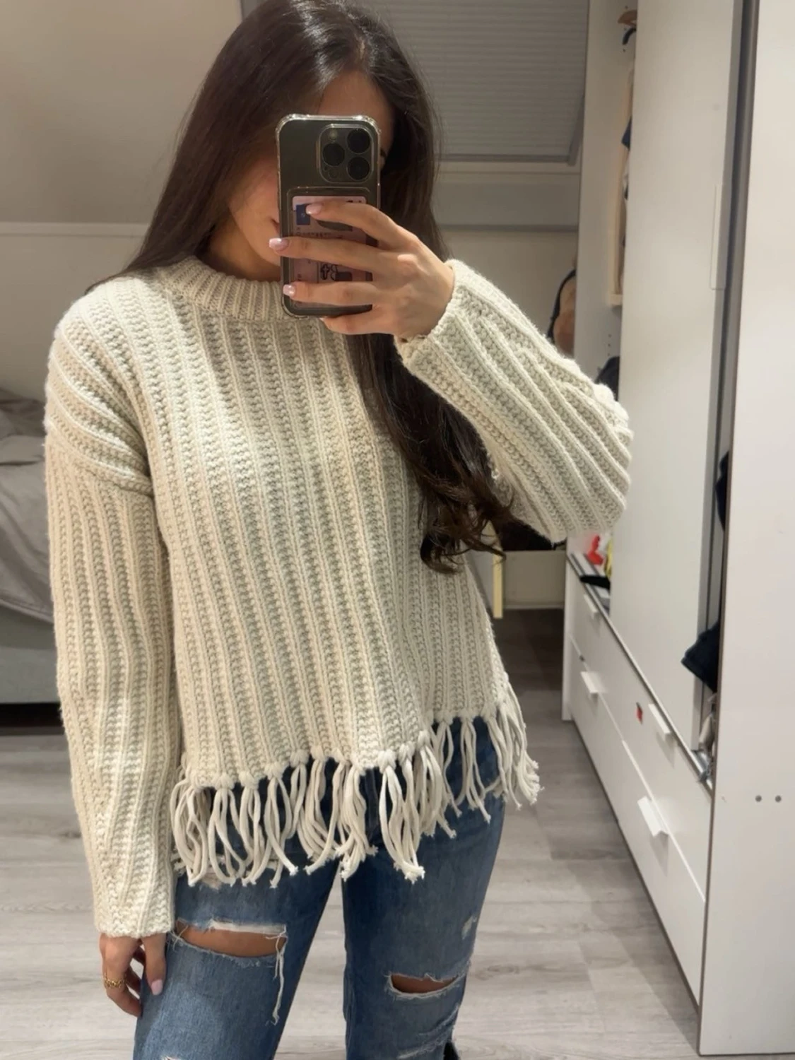 Vit stickad tröja med fransar - 1