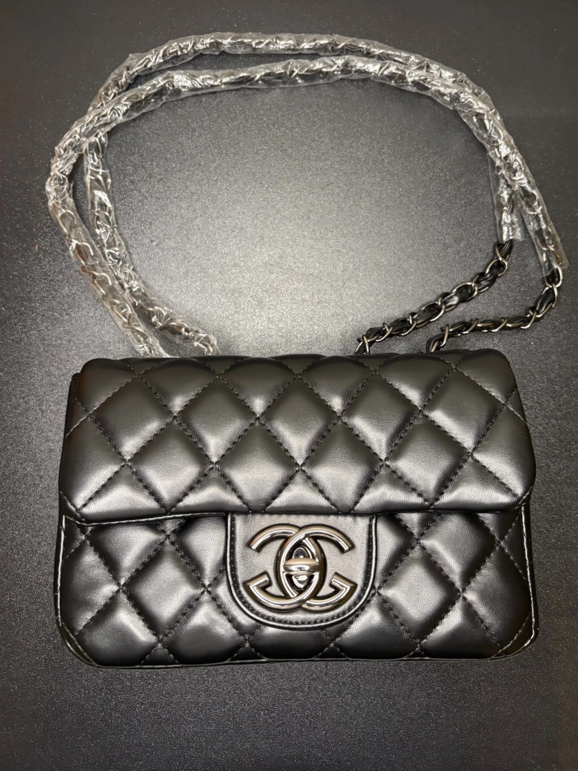 Svart Chanel axelväska i läder - 1