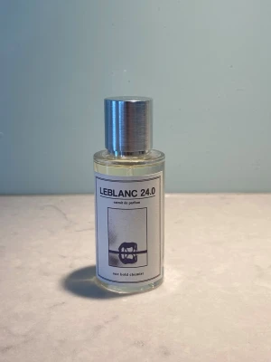 Leblanc 24.0 - OneBoldChemist parfym Leblanc 24.0. Inspirerad av PDM Layton