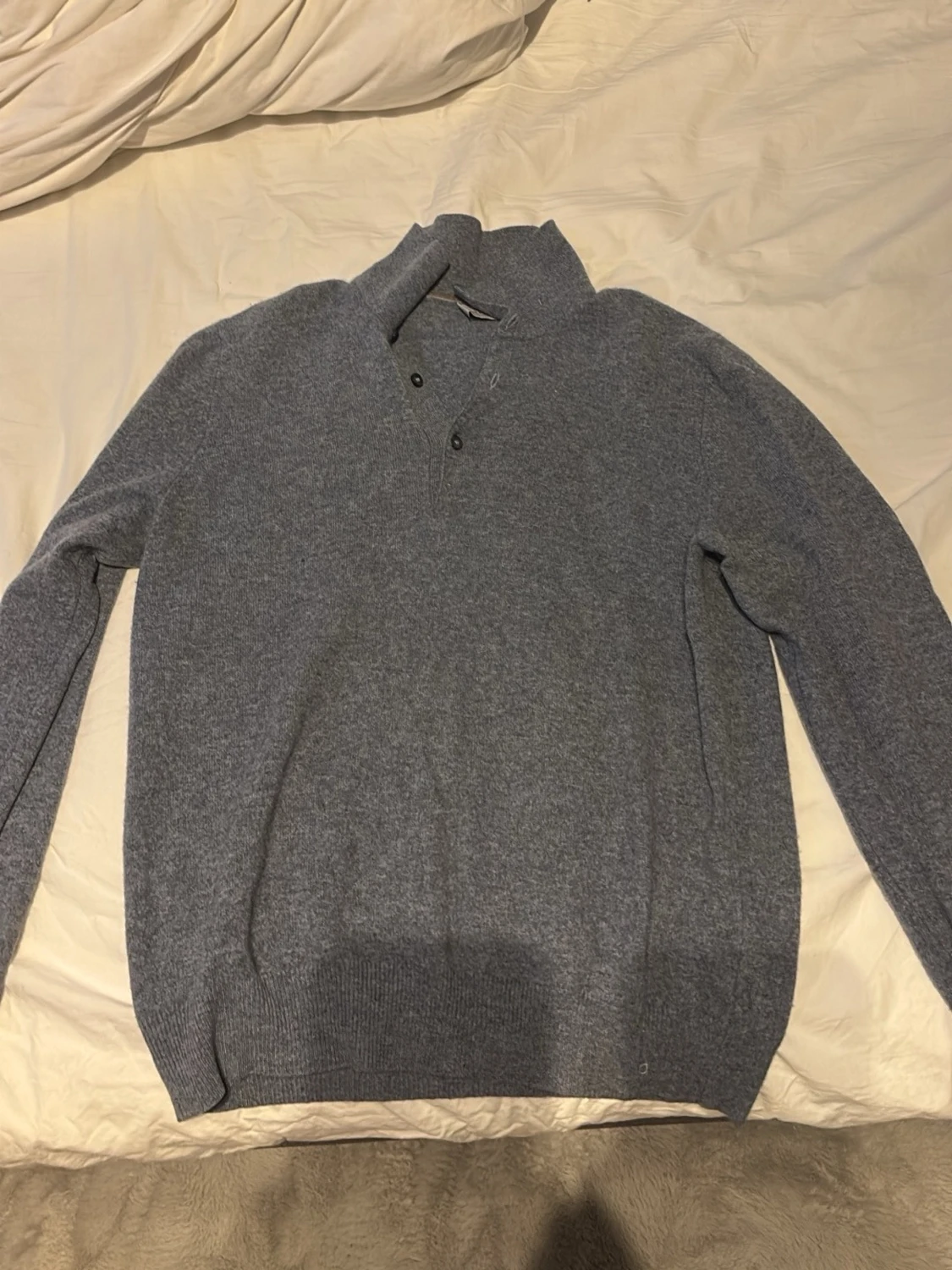 Blå stickad tröja från Rose & Born