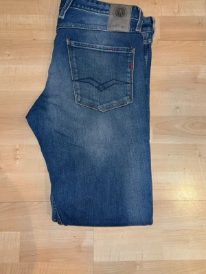 Mörkblåa replay Jean  - Mörkblåa replay jeans och väldigt väl omhändertagna intreserad->dm W31