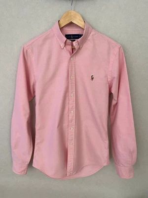 Ralph Lauren Skjorta - Ralph Lauren Storlek S Slim Fit Färg: Rosa, Inga defekter - i nyskick, Vid frågor eller funderingar är det bara att höra av sig! 😁