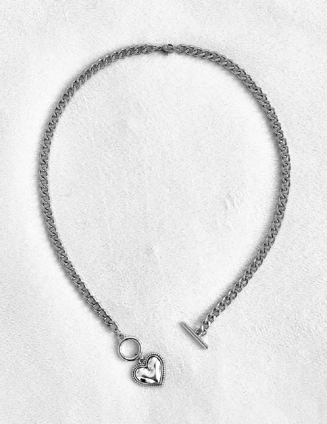 Silverfärgat halsband med hjärthänge - 1