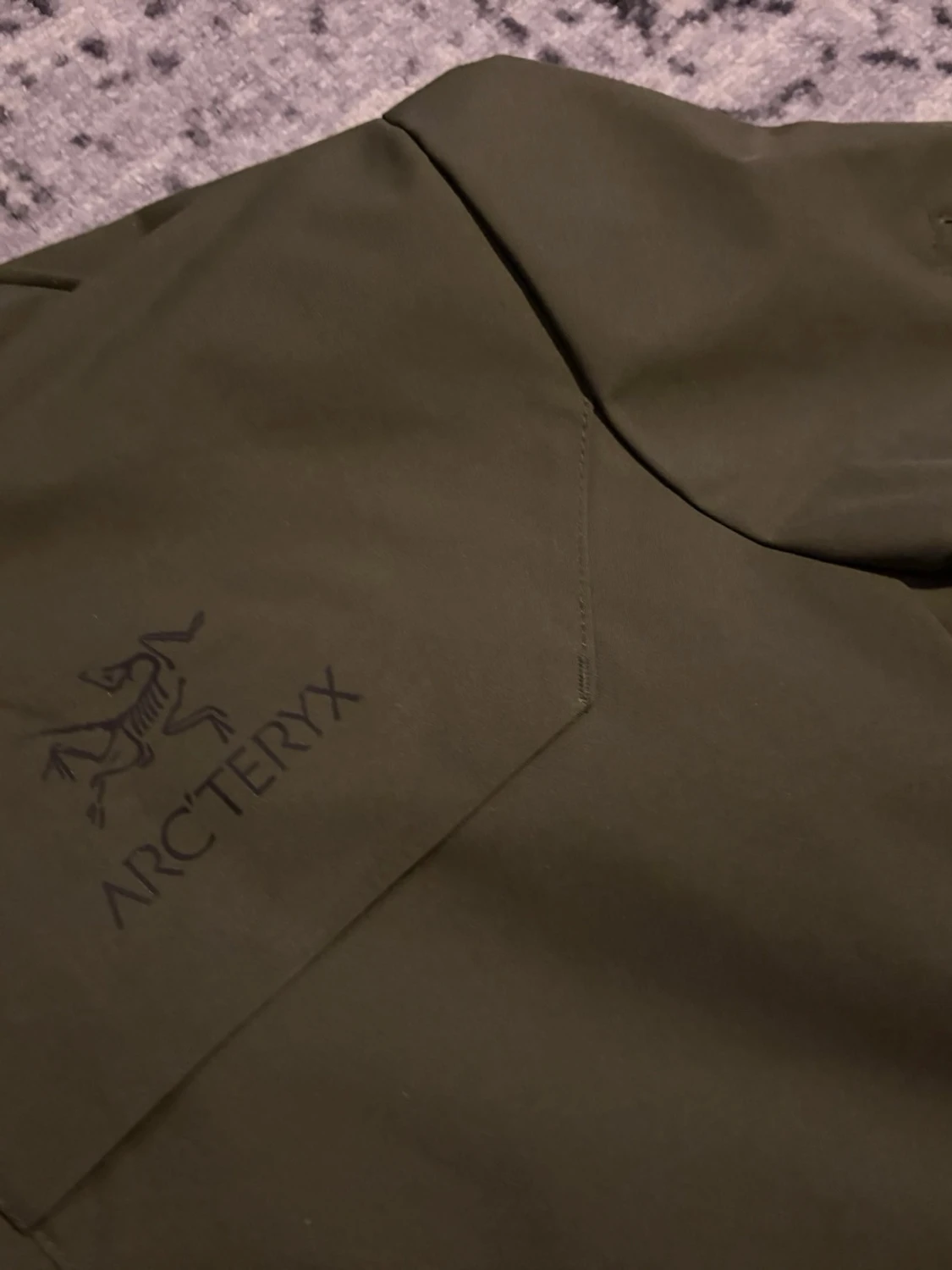 Olivgrön vindjacka från Arc'teryx - 3