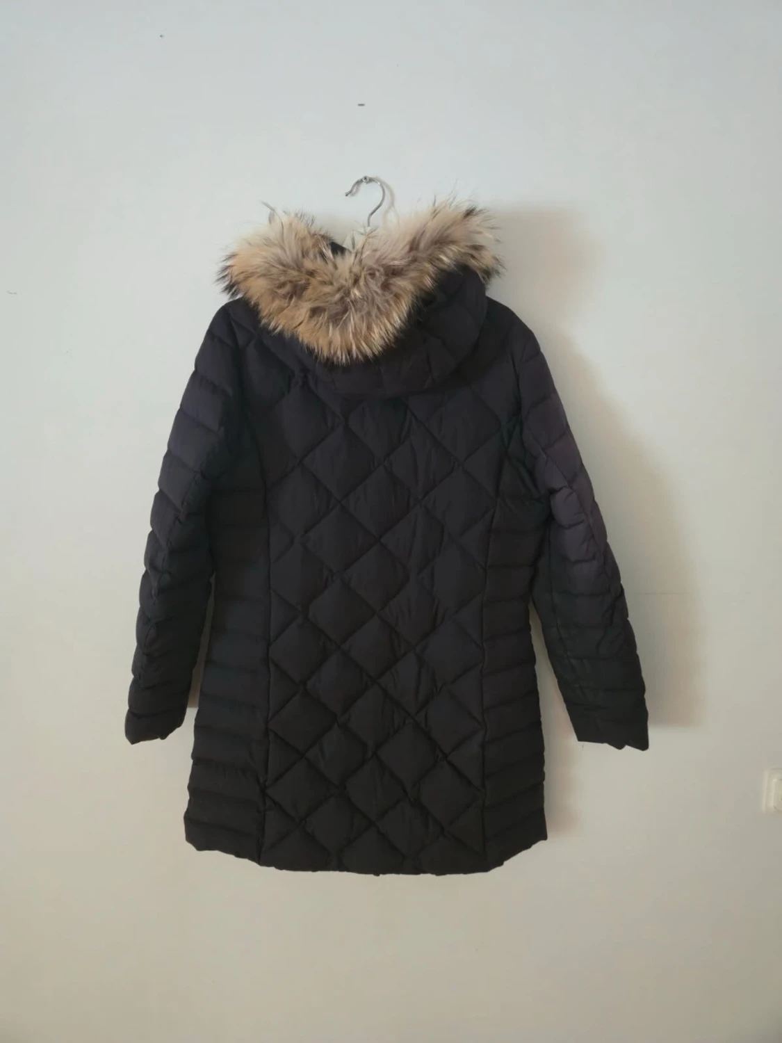 Svart lång dunjacka med fuskpäls - 1