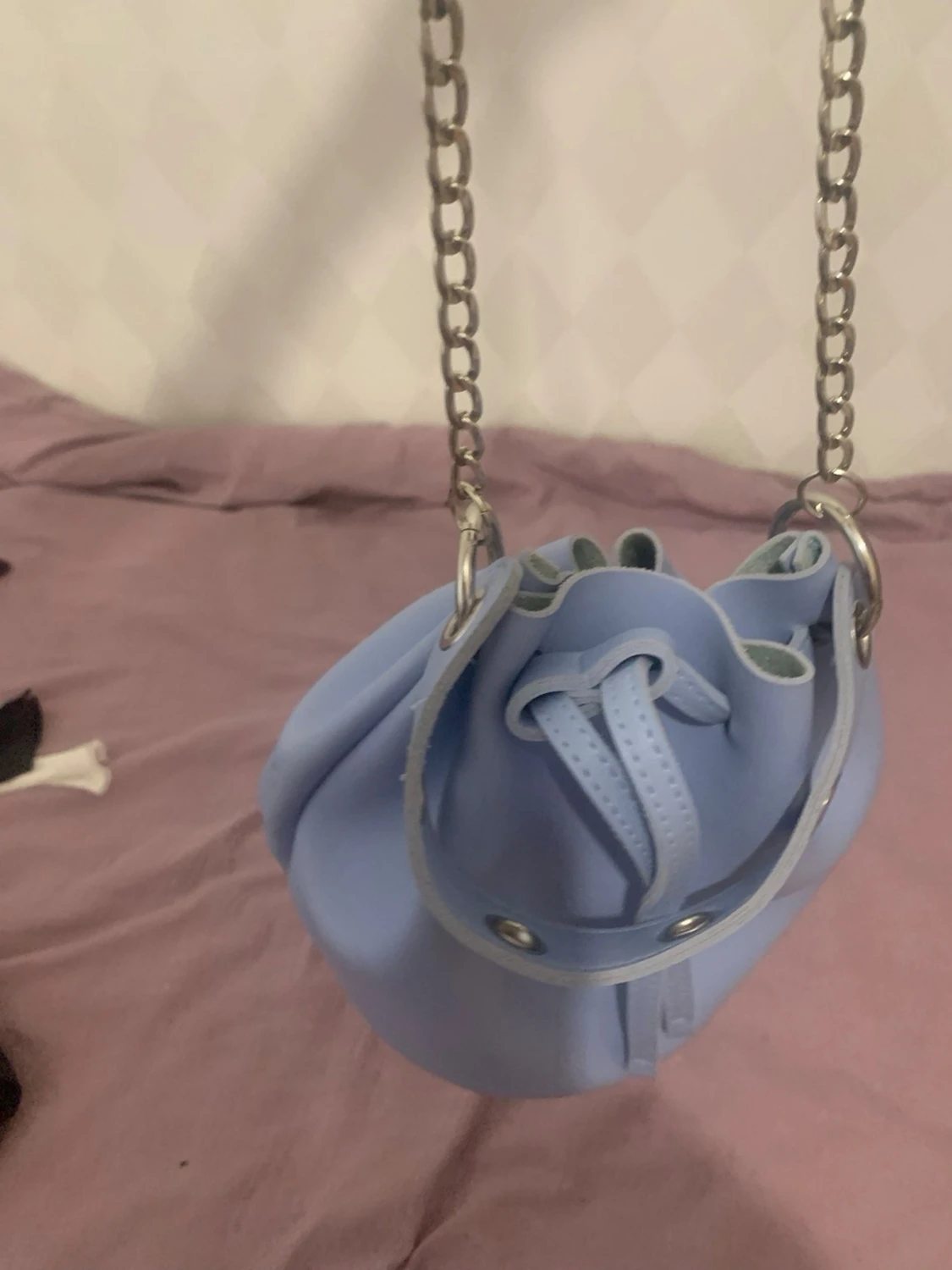 Ljusblå bucket bag med kedjerem - 1