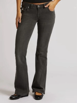 Grå bootcut jeans från True Religion - Säljer ett par grå bootcut jeans från True Religion med klassiska fickor och snygga sömdetaljer bak. Jeansen har normal passform och är tillverkade i mjukt denimtyg. Perfekta för dig som gillar en avslappnad men ändå trendig look.