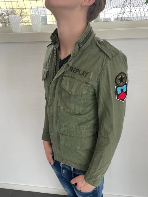 Replay field jacka  - Replay field jacka herr| pris:899kr| storlek:L, passar M| skick:9,8/10| hör av dig vid minsta lilla fundering eller fråga| 