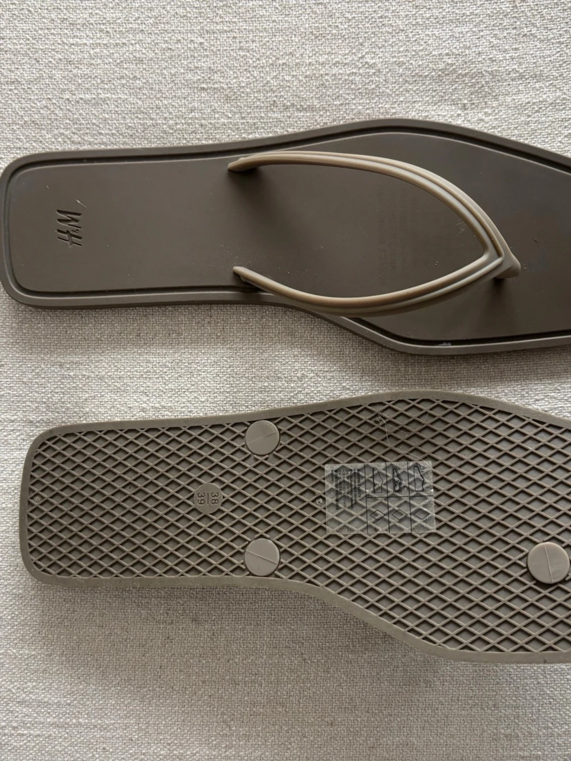 Bruna flip-flops från H&M - 1