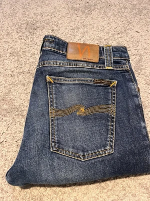 Nudie jeans - Säljer ett par feta Nudie jeans i storlek W29 L32 dem är i modellen skinny Linn men sitter mer slim.