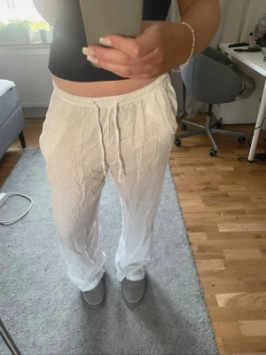 Vita linnebyxor - Inga defekter. Relativt genomskinliga!