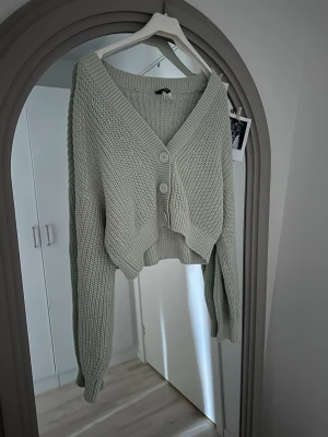 Mintgrön stickad kofta från H&M - .