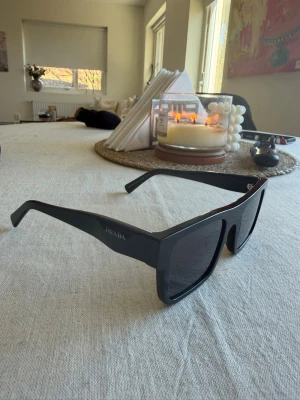 Prada  - Prada solglasögon använda fåtal ggr. Som nya. 