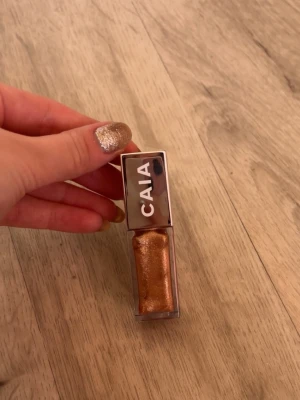 Caia lipgloss - Läppglans från Caia i färgen golden gloss, aldrig använt av mig