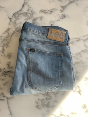 Lee Jeans - Tja! Säljer nu ett par jeans från Lee då de ej passar mig längre! Priset kan diskuteras vid SNABB AFFÄR!