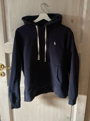 Ralph lauren hoodie - Mörkblå Ralph lauren hoodie i storlek S. Bra skick.