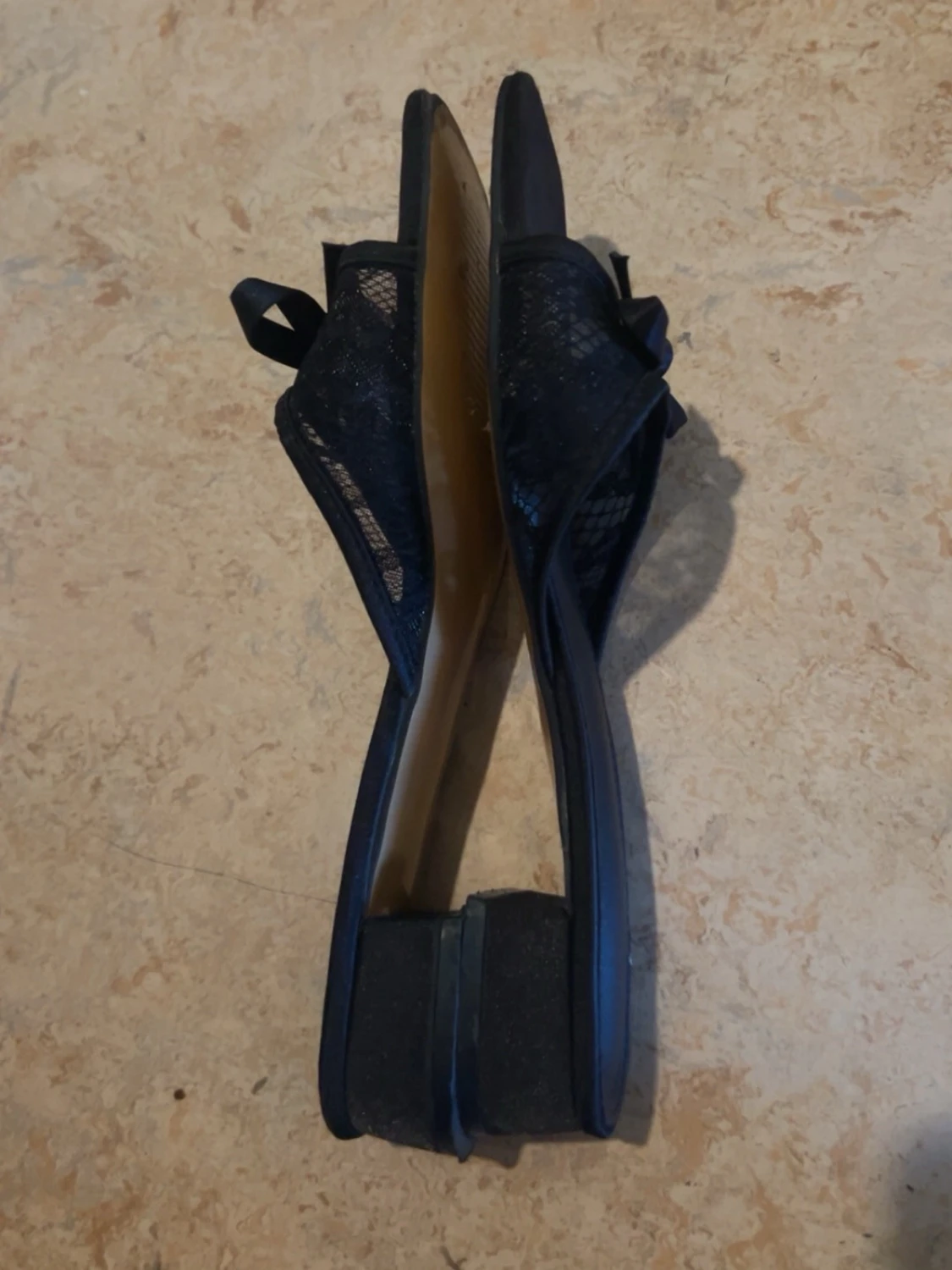 Svarta slip-in tofflor med rosett - 2