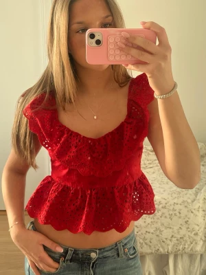 Volang topp - Super snygg topp från zara! Knyt där bak så storlek går att justera