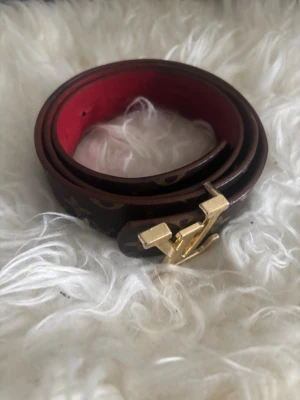 L bälte brunn - Säljer l bälte i brunn vid frågor hör av er 