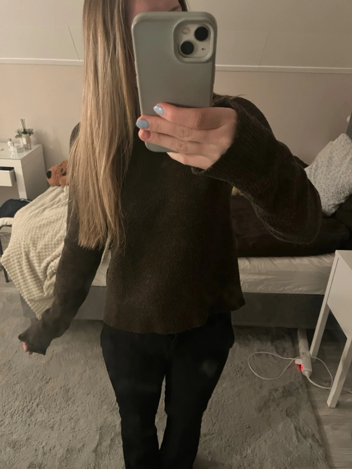 Mörkbrun stickad tröja