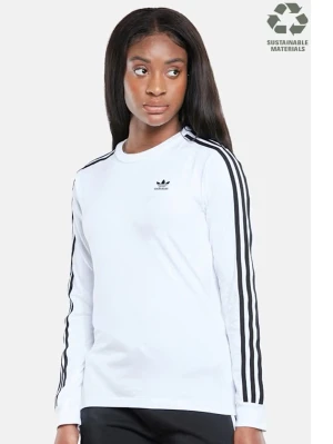 Vit Adidas långärmad tröja - Vit långärmad tröja från Adidas med svarta klassiska tre ränder längs ärmarna och Adidas-logga på bröstet.🌟