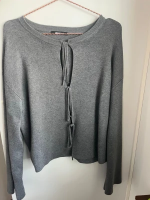 Grå tröja  - Superfin tröja från Gina som knappt är använd❣️