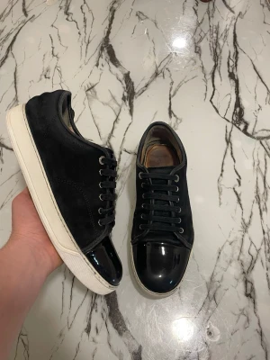 Svarta lanvin cap toe  - Mycket fina storlek 42 passar också 43. Skriv vid frågor 