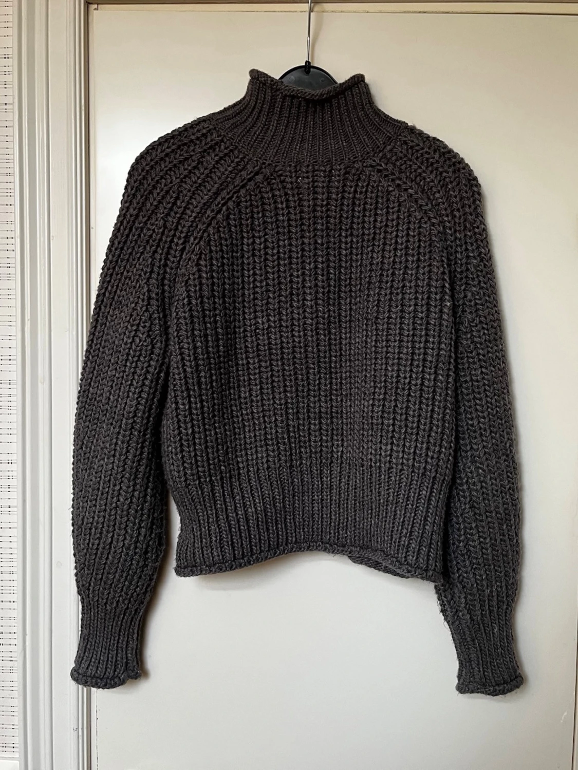 Grå stickad tröja  - 2