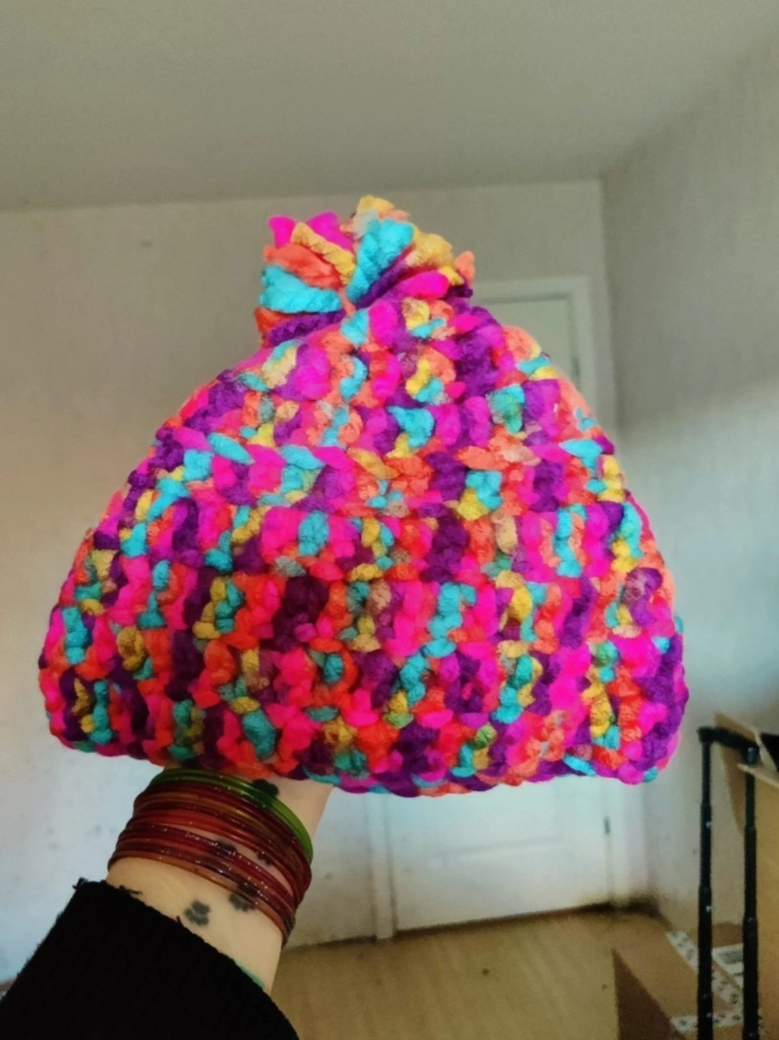 Färgglad virkad mössa med tofs hippie boho  - 2
