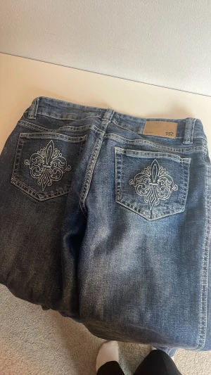 Bootcut/straight jeans - Säljer nu ett par jättefina jeans från lager 157. Aldrig använda då storleken var för stor och gick ej att skicka tillbaka. Lågmidja